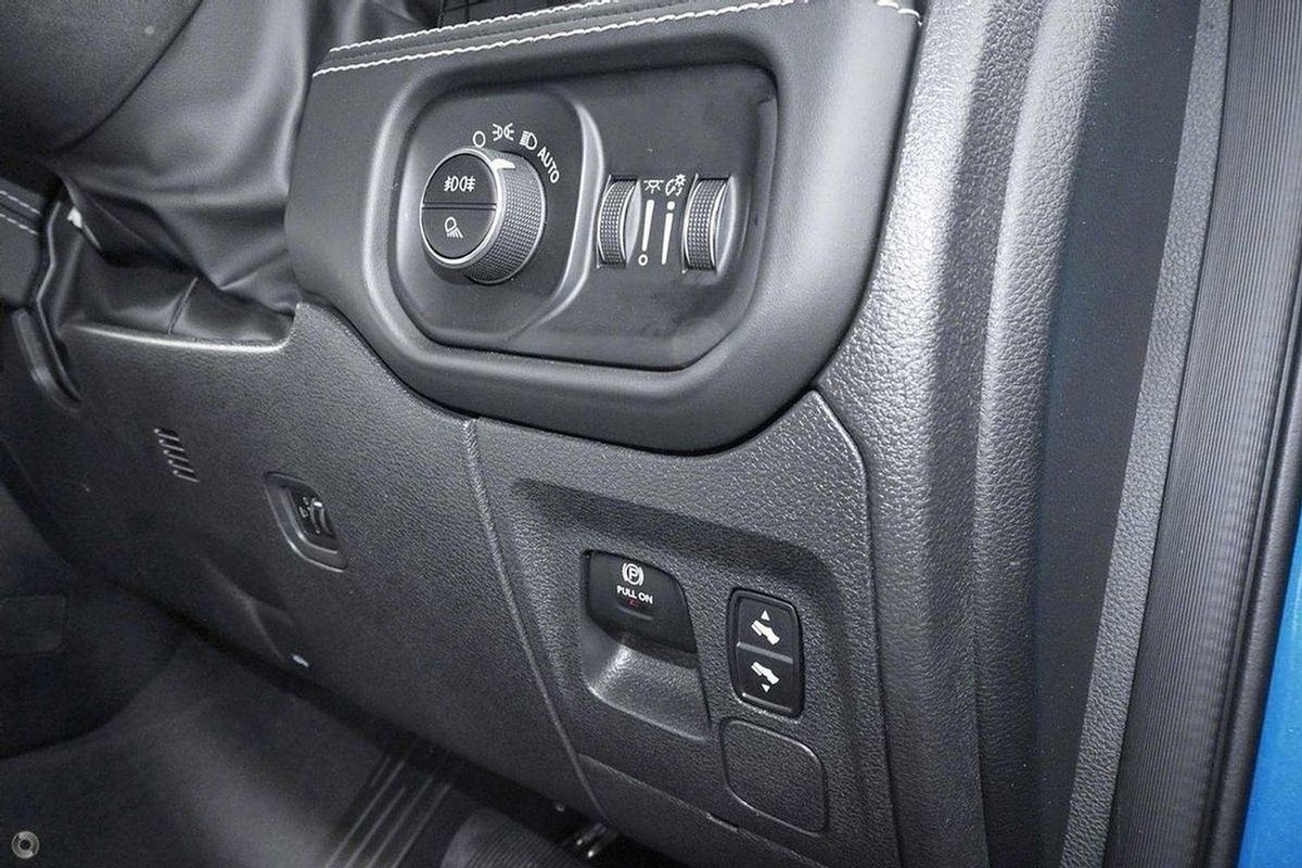 2025 RAM REBEL N-Line OS.V4 image 10