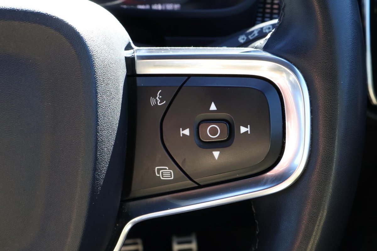 2021 Volvo XC40 T5 R-Design MY22 AWD image 11
