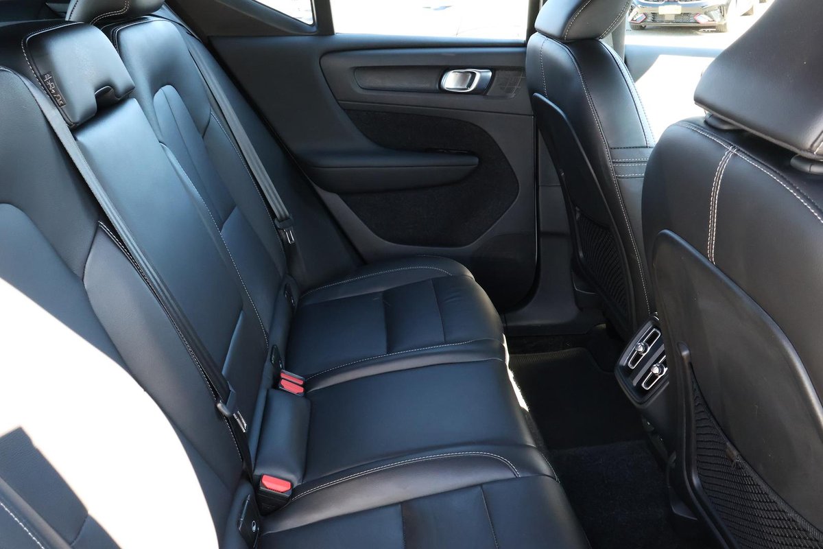 2021 Volvo XC40 T5 R-Design MY22 AWD image 23