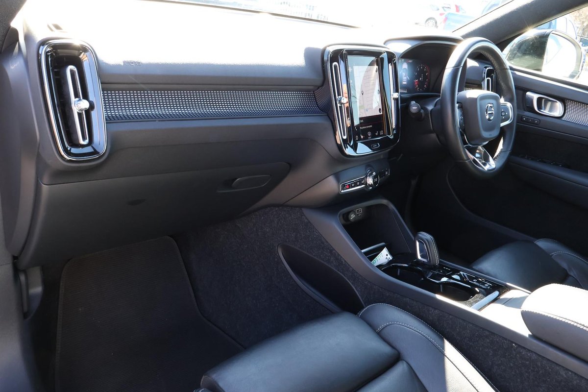2021 Volvo XC40 T5 R-Design MY22 AWD image 25
