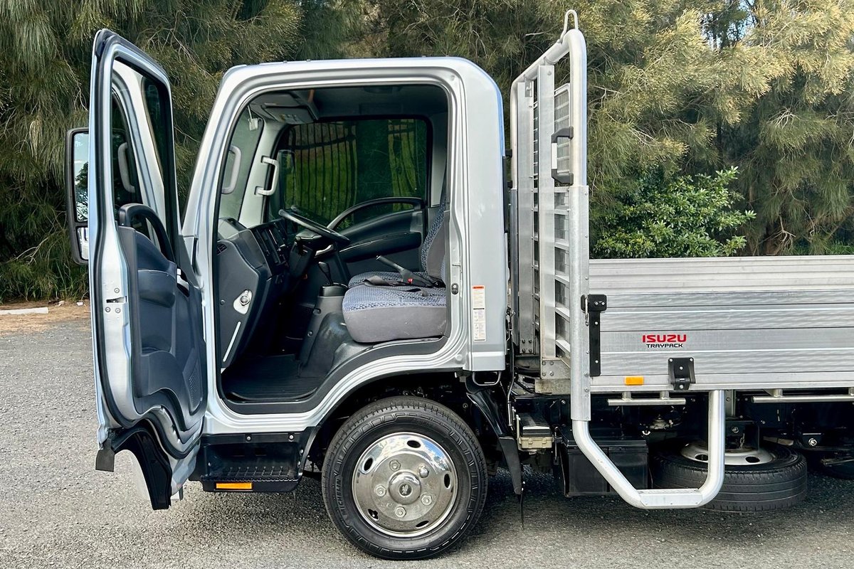 2022 Isuzu N Series NLR 45-150 Traypack image 14