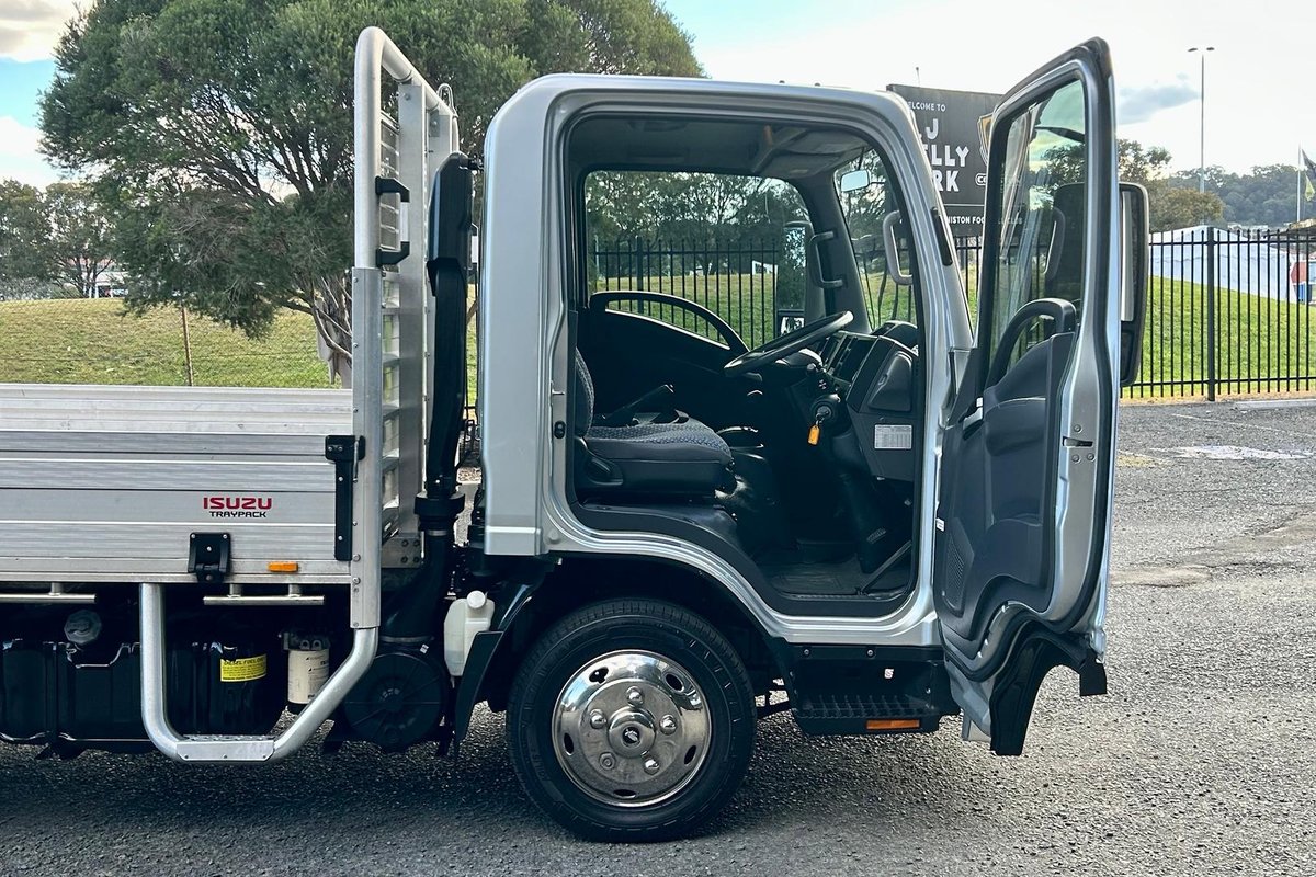 2022 Isuzu N Series NLR 45-150 Traypack image 15