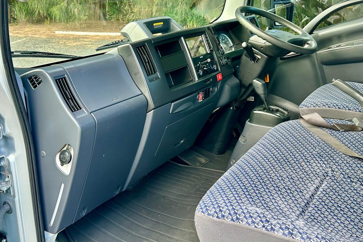 2022 Isuzu N Series NLR 45-150 Traypack image 18
