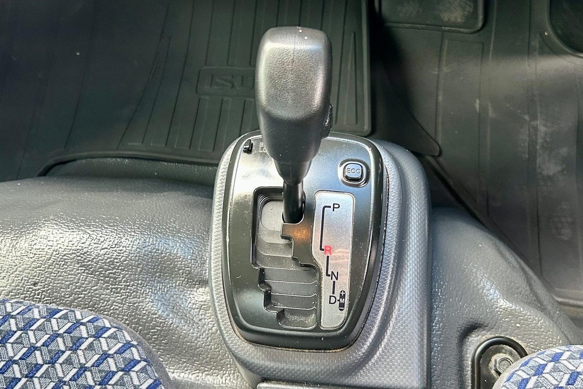 2022 Isuzu N Series NLR 45-150 Traypack image 19