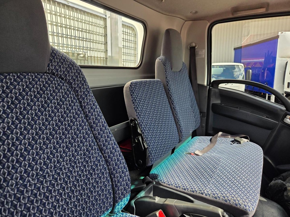 2023 Isuzu Nnr 55/45-150 Amt Tray And Box image 17