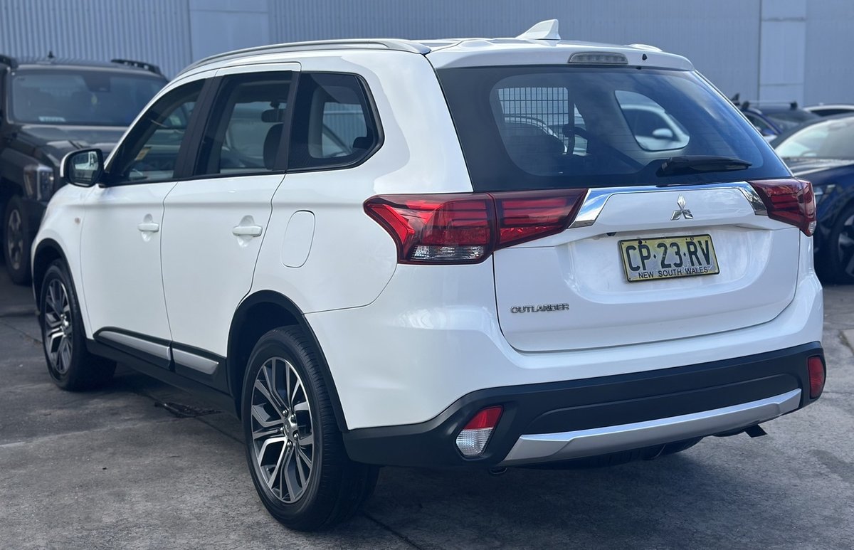 2018 Mitsubishi Outlander ES ZL MY18.5 AWD image 10