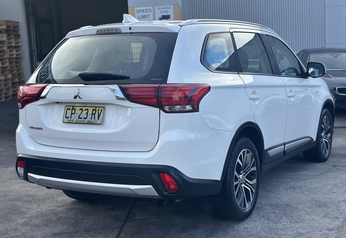 2018 Mitsubishi Outlander ES ZL MY18.5 AWD image 12
