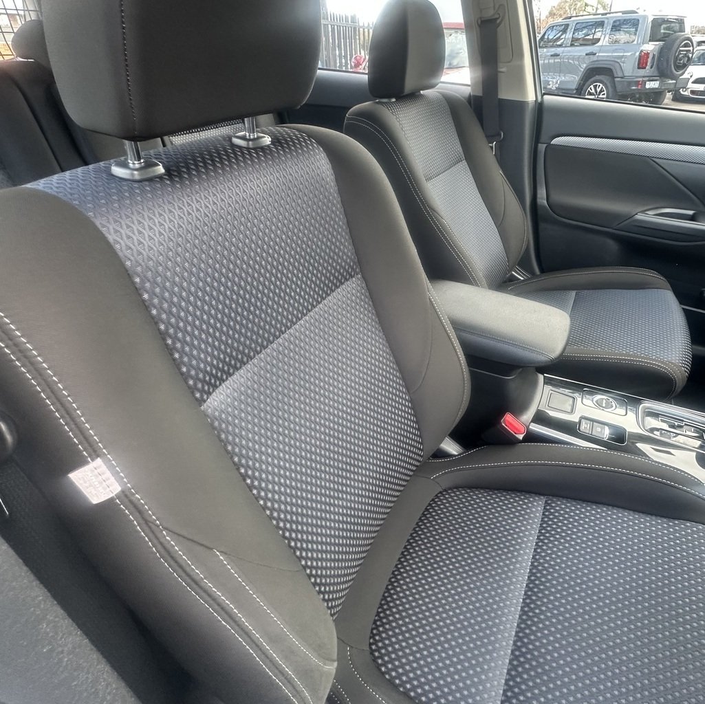 2018 Mitsubishi Outlander ES ZL MY18.5 AWD image 19