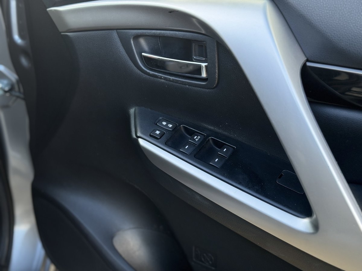 2019 Mitsubishi Pajero Sport Black Edition QE MY19 4X4 Dual Range image 12