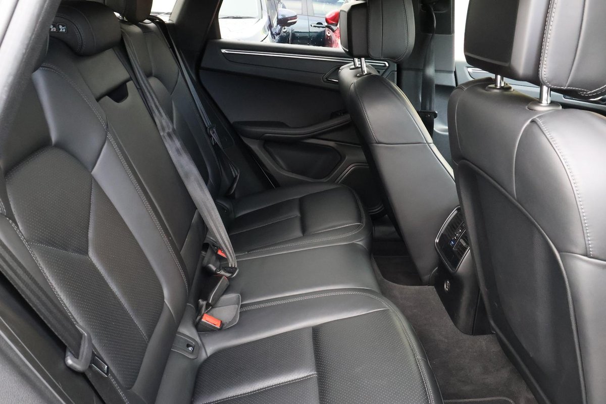 2019 Porsche Macan 95B MY19 AWD image 25