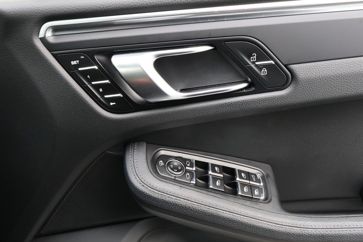 2019 Porsche Macan 95B MY19 AWD image 22
