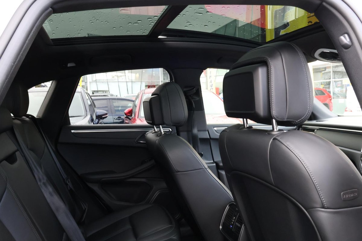 2019 Porsche Macan 95B MY19 AWD image 24
