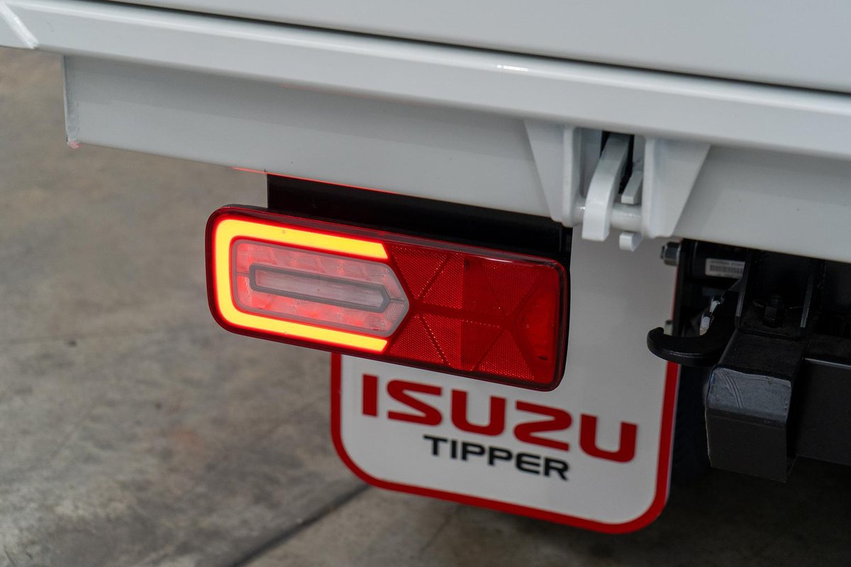 2026 Isuzu N Series NKR 62/45-150 MT D25 Tipper image 19