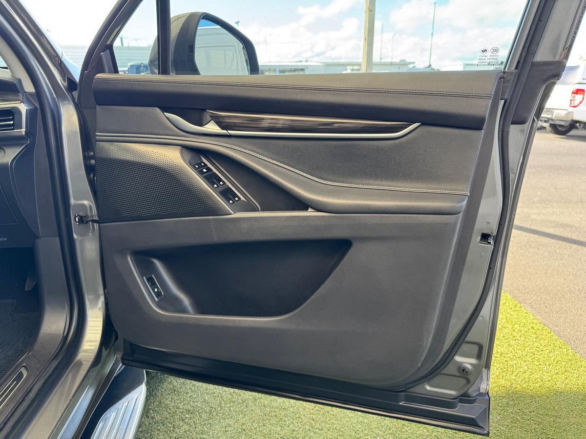 2022 LDV D90 Executive SV9A image 10
