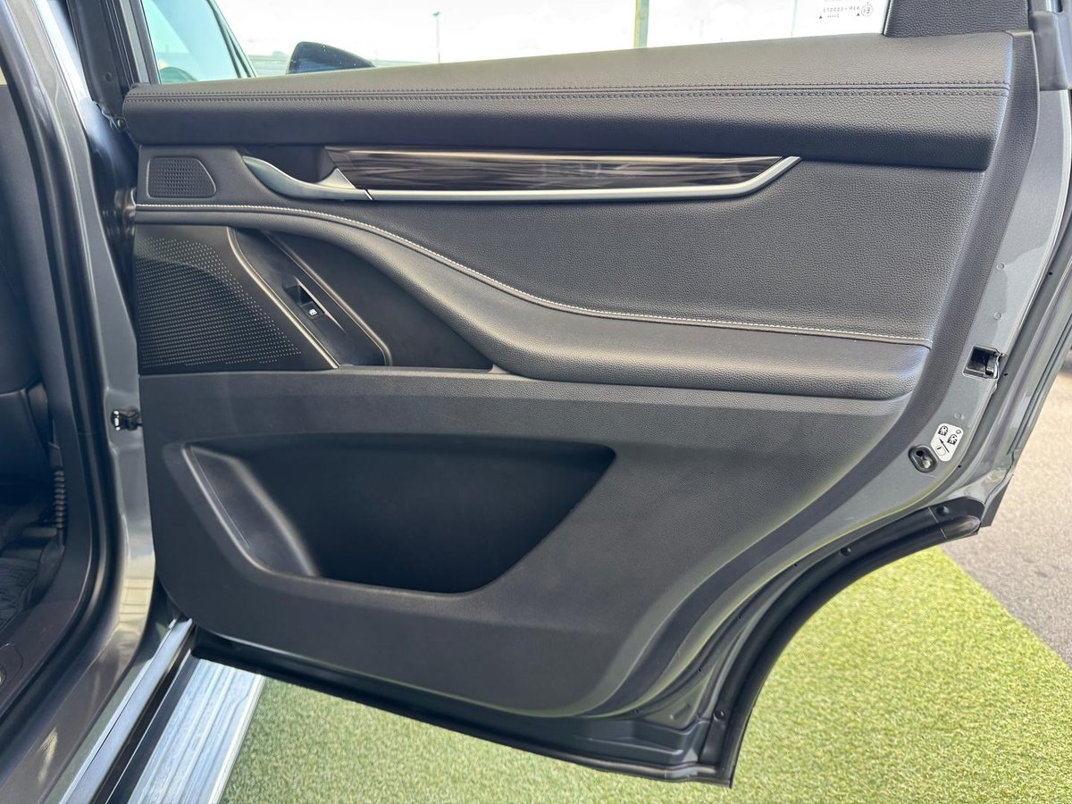 2022 LDV D90 Executive SV9A image 12