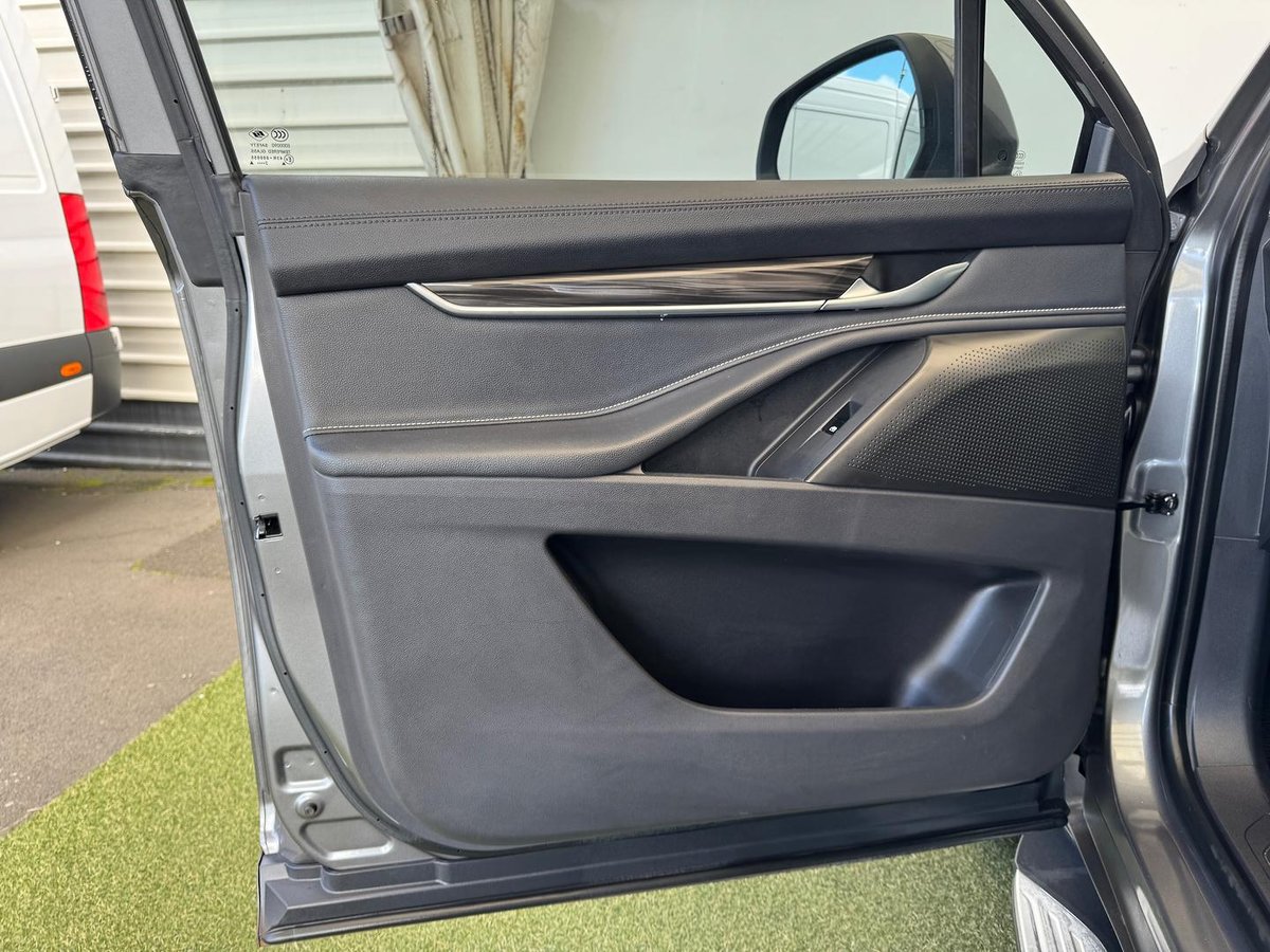 2022 LDV D90 Executive SV9A image 13