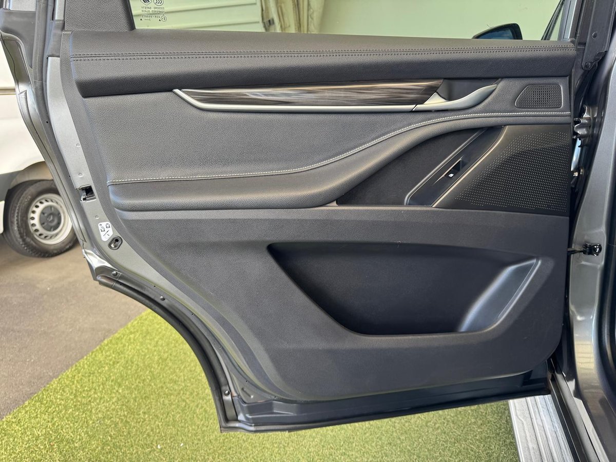 2022 LDV D90 Executive SV9A image 14