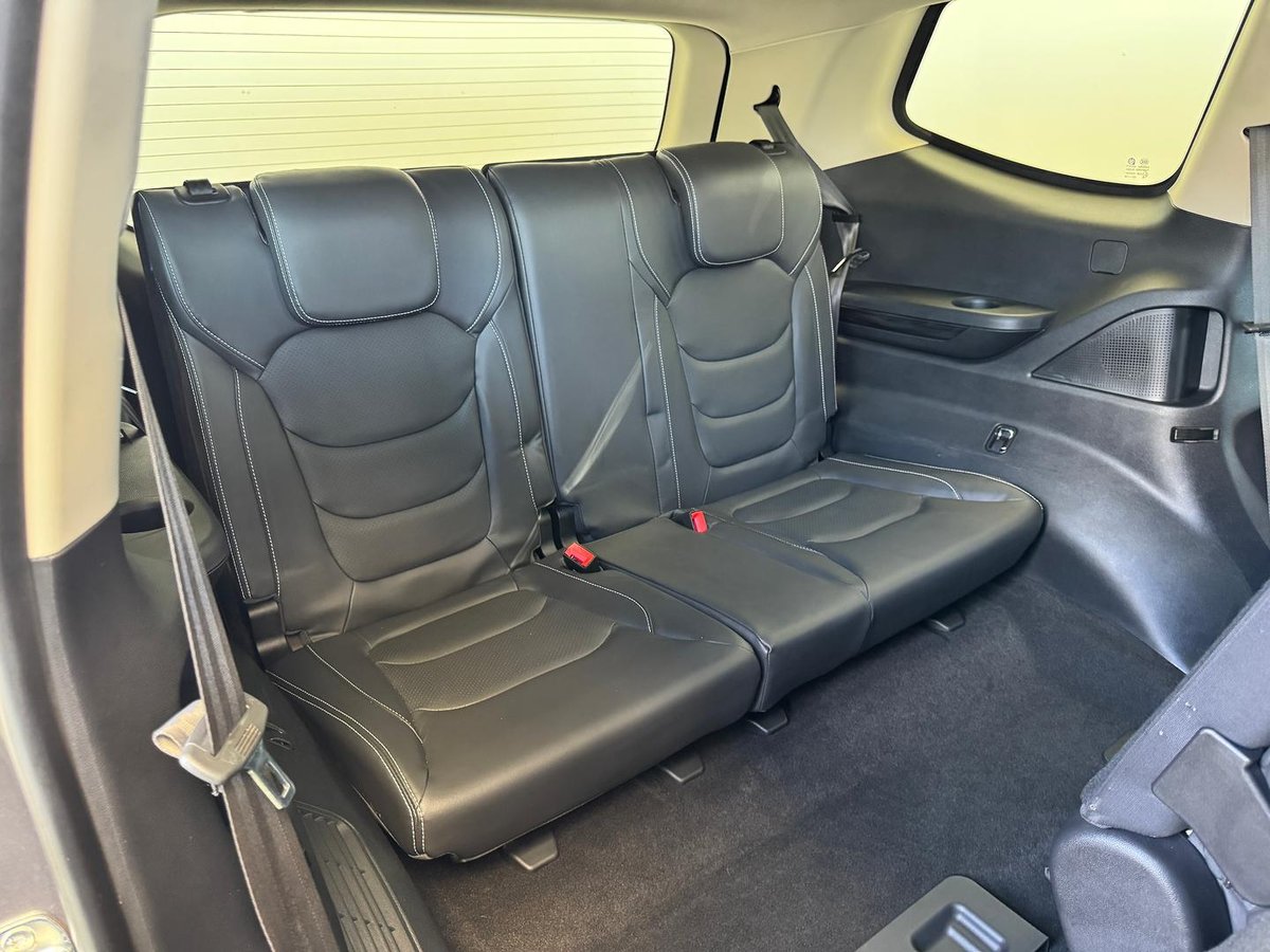 2022 LDV D90 Executive SV9A image 17