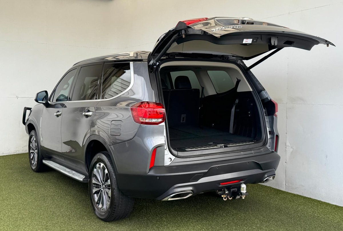 2022 LDV D90 Executive SV9A image 28