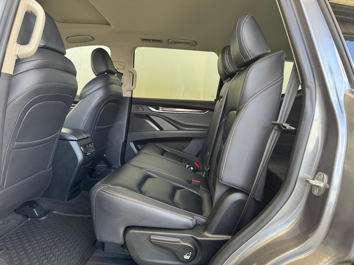 2022 LDV D90 Executive SV9A image 38