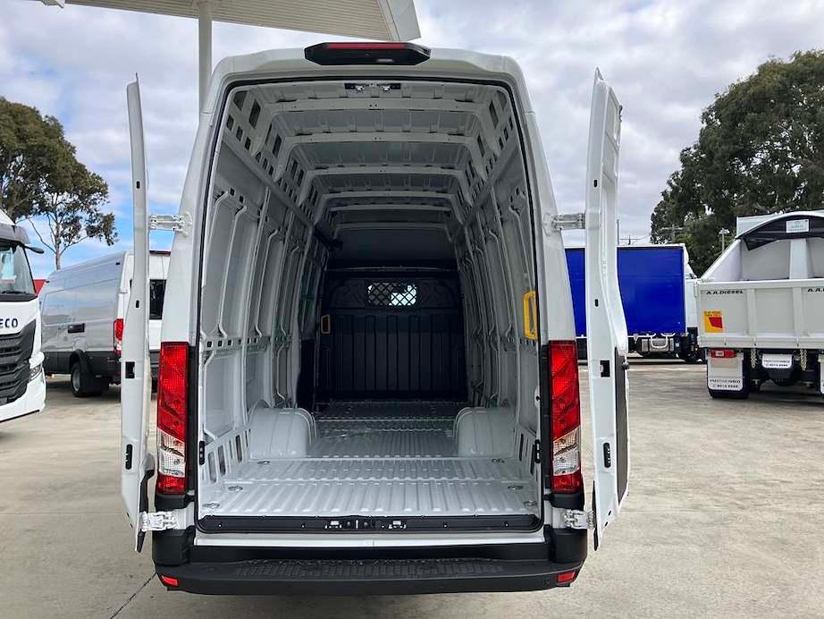 2026 Iveco Daily 50C18V image 4