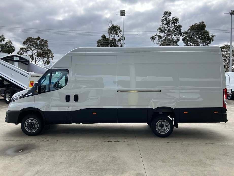 2026 Iveco Daily 50C18V image 9