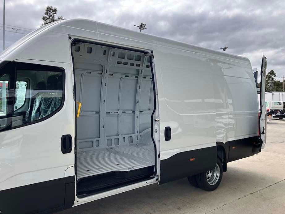 2026 Iveco Daily 50C18V image 17