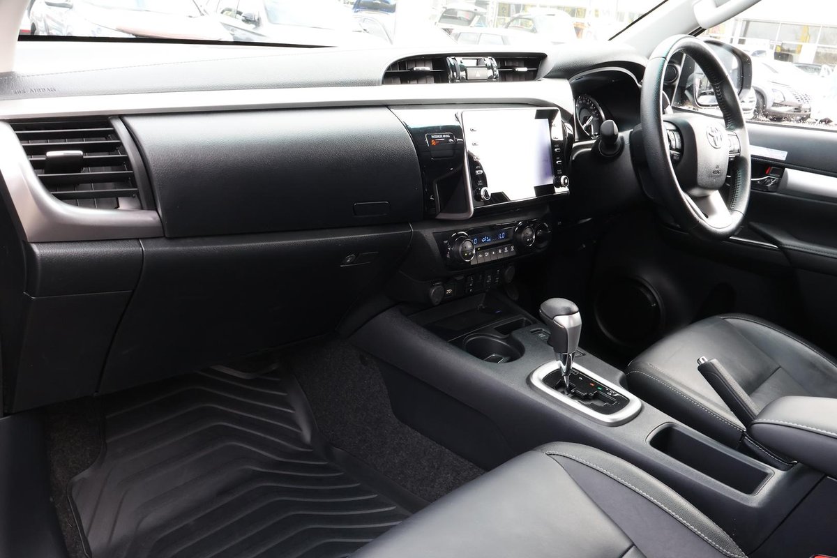 2024 Toyota Hilux SR5 48V GUN126R 4X4 Dual Range image 27
