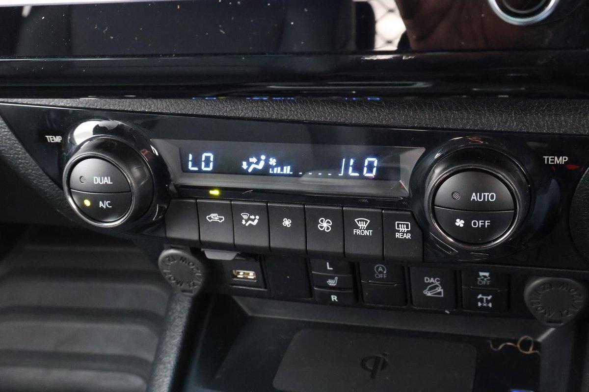 2024 Toyota Hilux SR5 48V GUN126R 4X4 Dual Range image 18