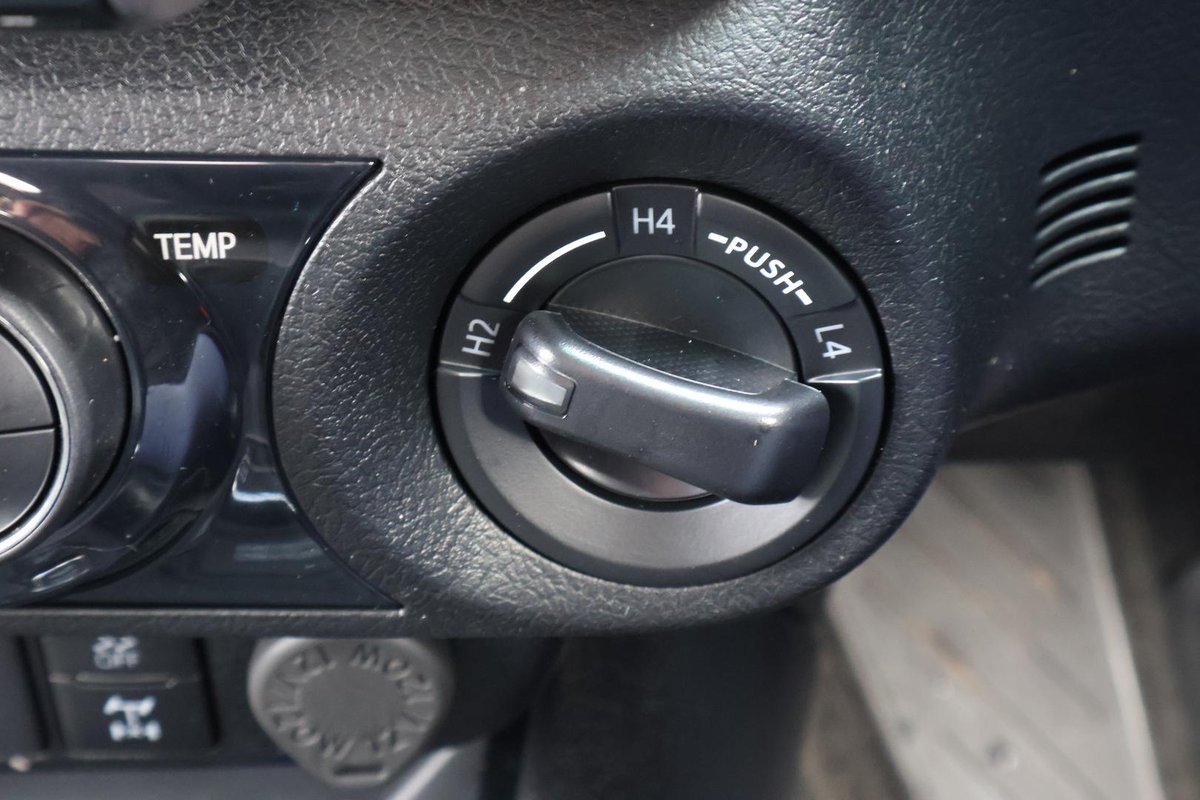 2024 Toyota Hilux SR5 48V GUN126R 4X4 Dual Range image 19