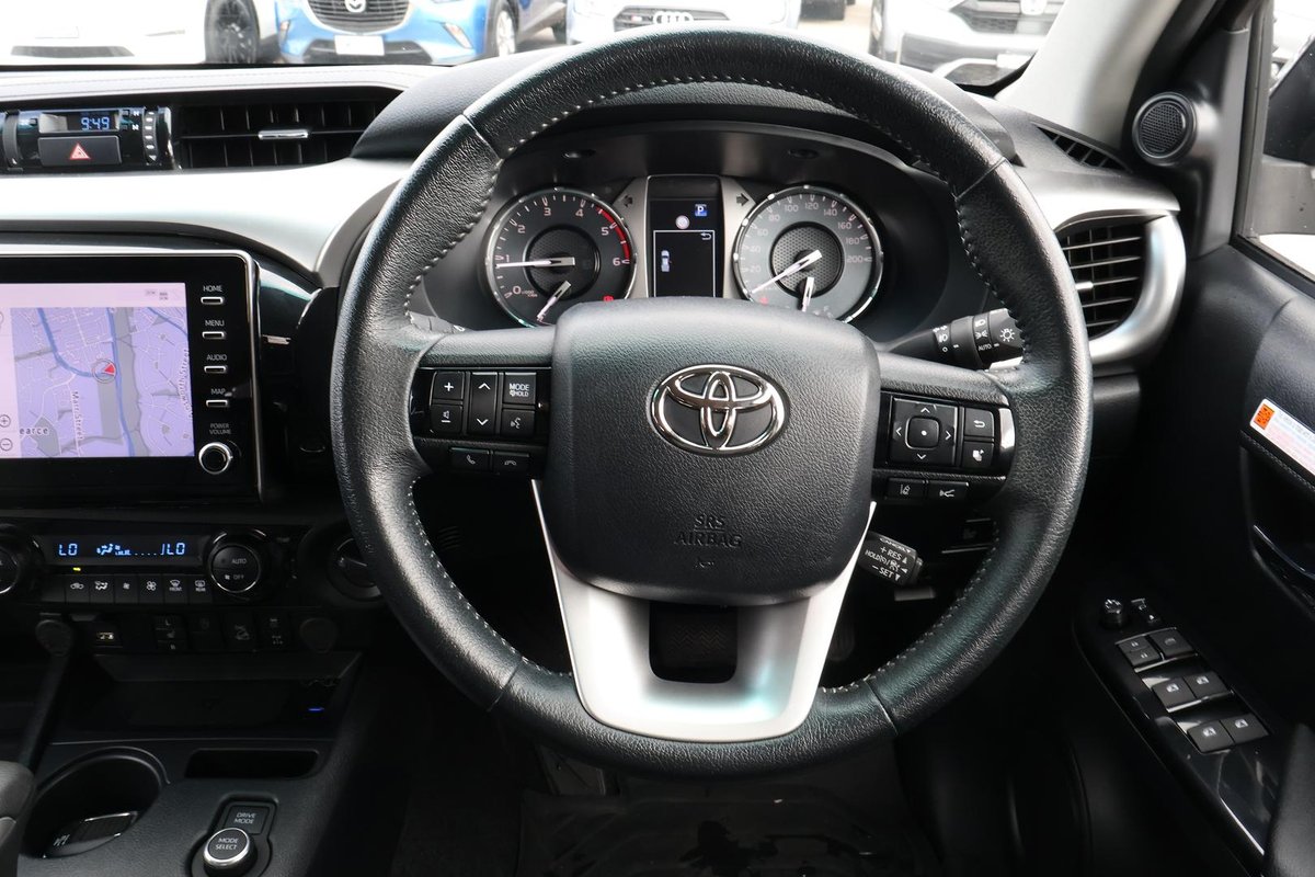 2024 Toyota Hilux SR5 48V GUN126R 4X4 Dual Range image 9