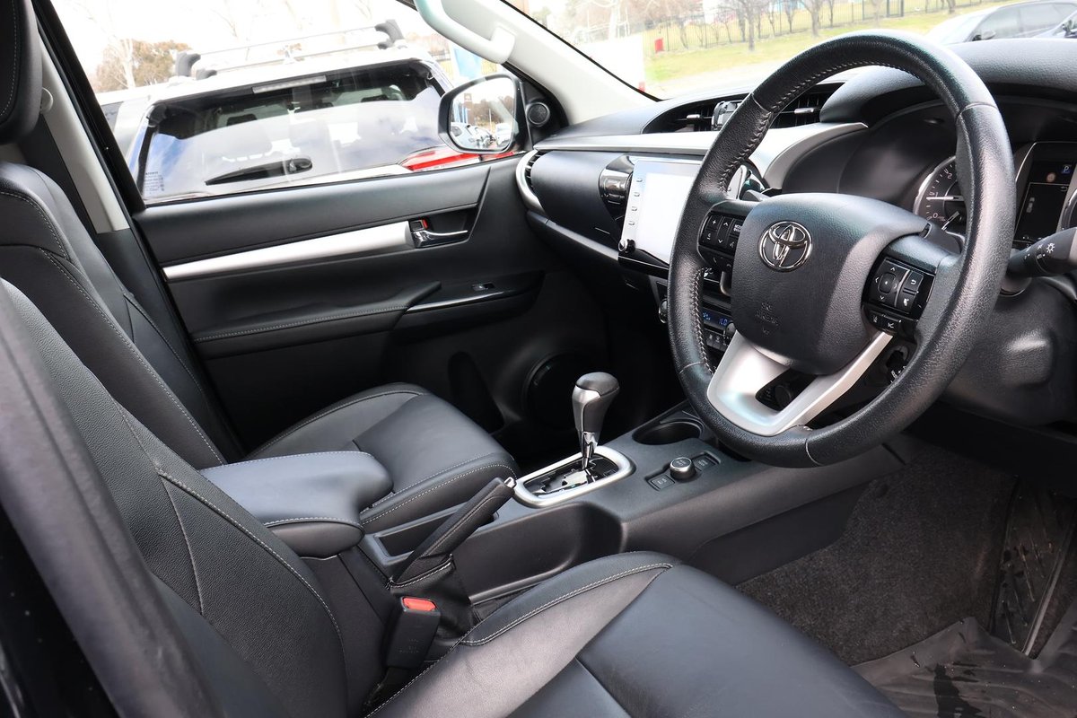 2024 Toyota Hilux SR5 48V GUN126R 4X4 Dual Range image 7