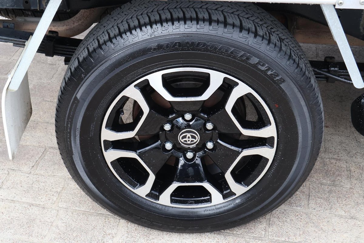 2024 Toyota Hilux SR5 48V GUN126R 4X4 Dual Range image 30