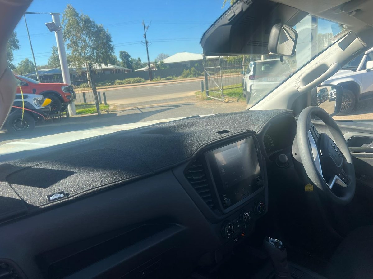 2026 Isuzu D-MAX SX High Ride MY25.5 4x2 image 11