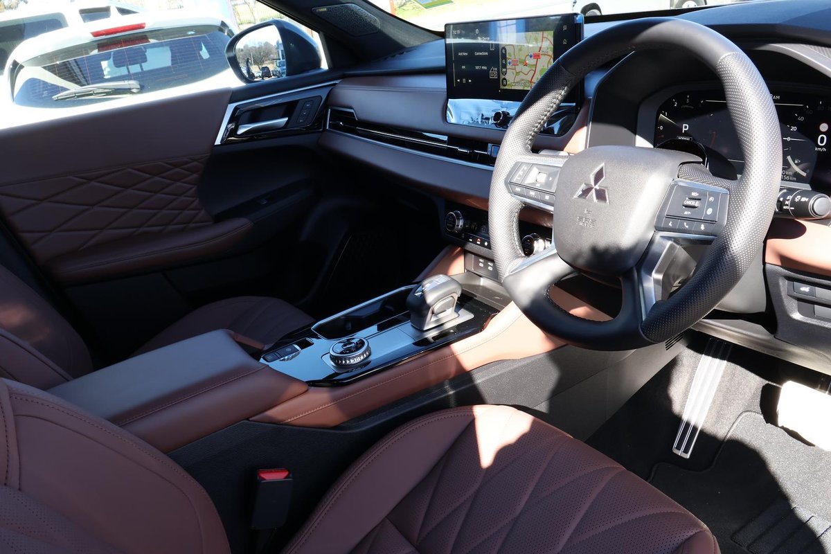 2025 Mitsubishi Outlander Exceed Tourer ZM MY25 AWD image 7