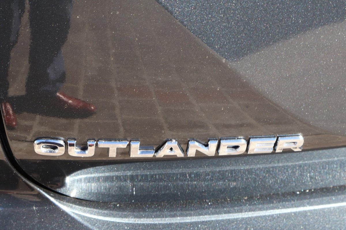 2025 Mitsubishi Outlander Exceed Tourer ZM MY25 AWD image 35
