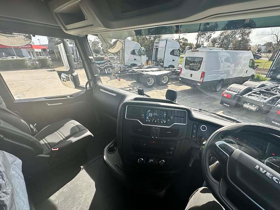 2025 Iveco S-Way AS700 image 17