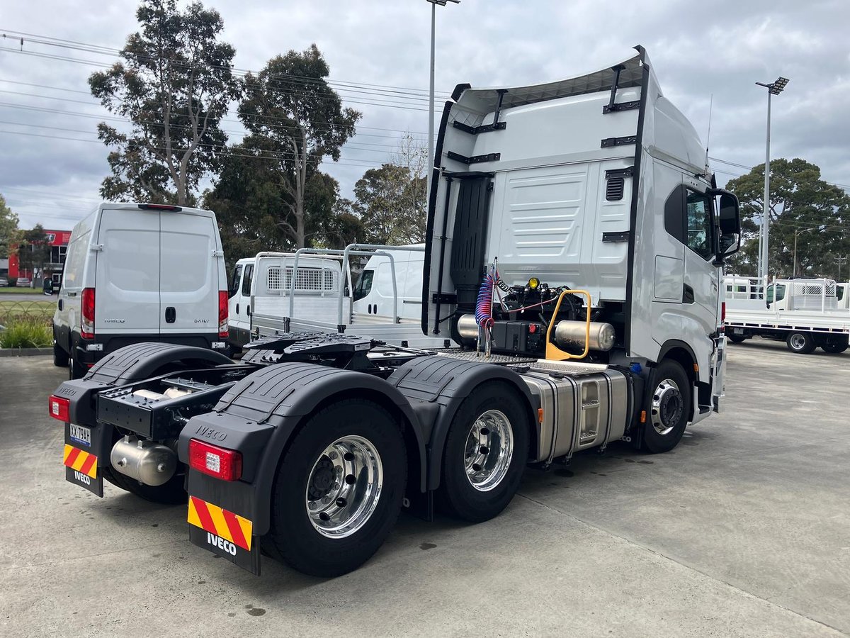 2025 Iveco S-Way AS700 image 6