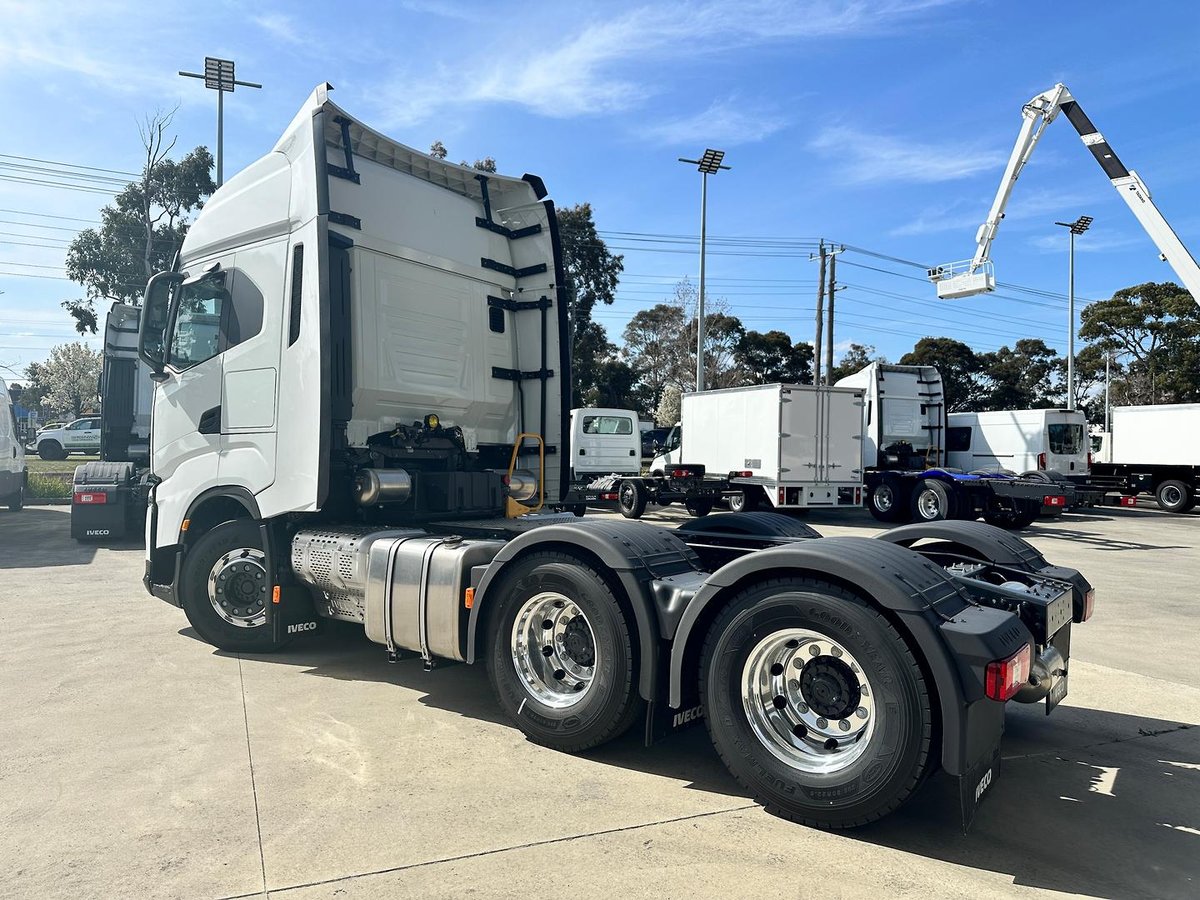 2024 Iveco S-Way AS700 image 9
