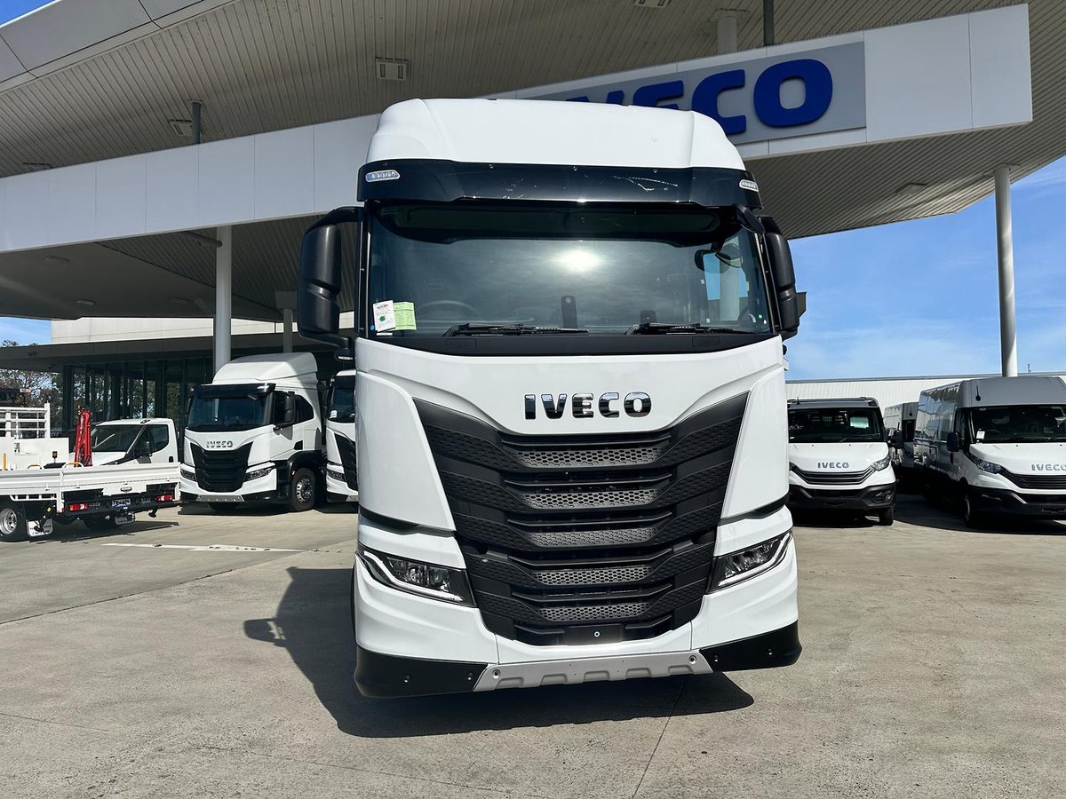2024 Iveco S-Way AS700 image 5
