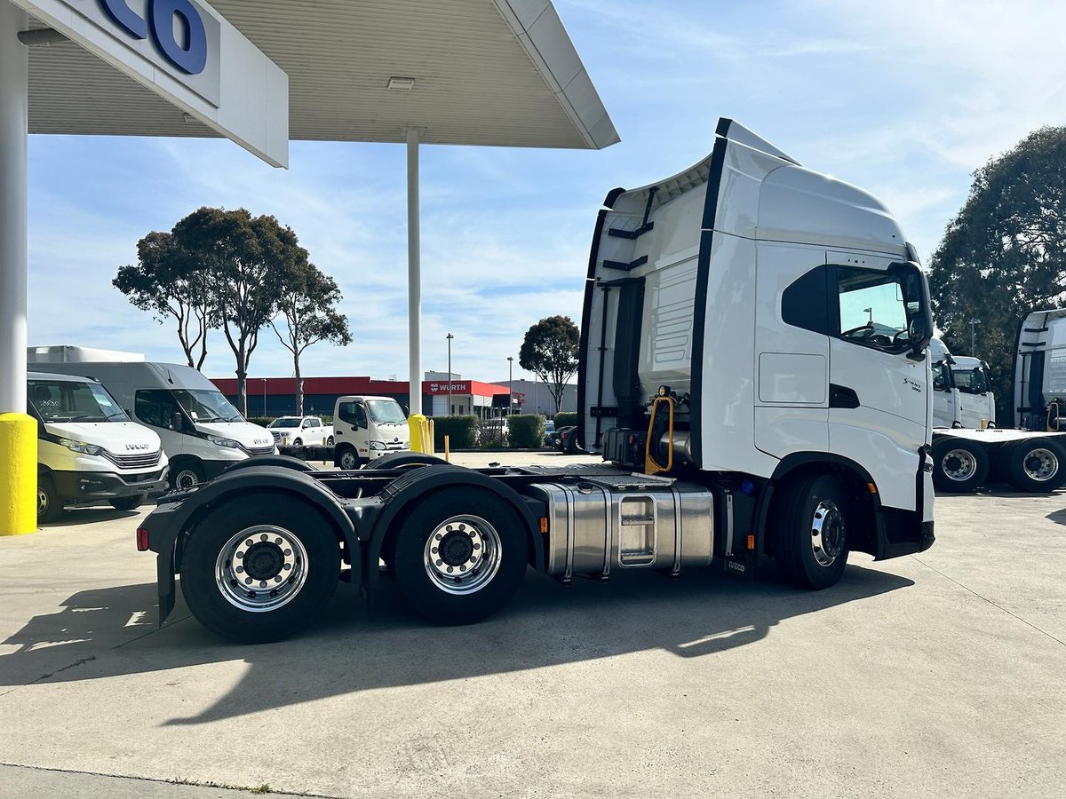 2024 Iveco S-Way AS700 image 13