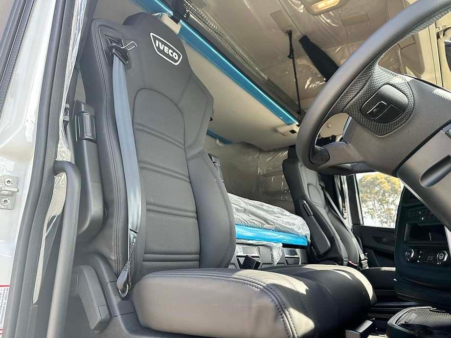 2025 Iveco S-Way AS700 image 13