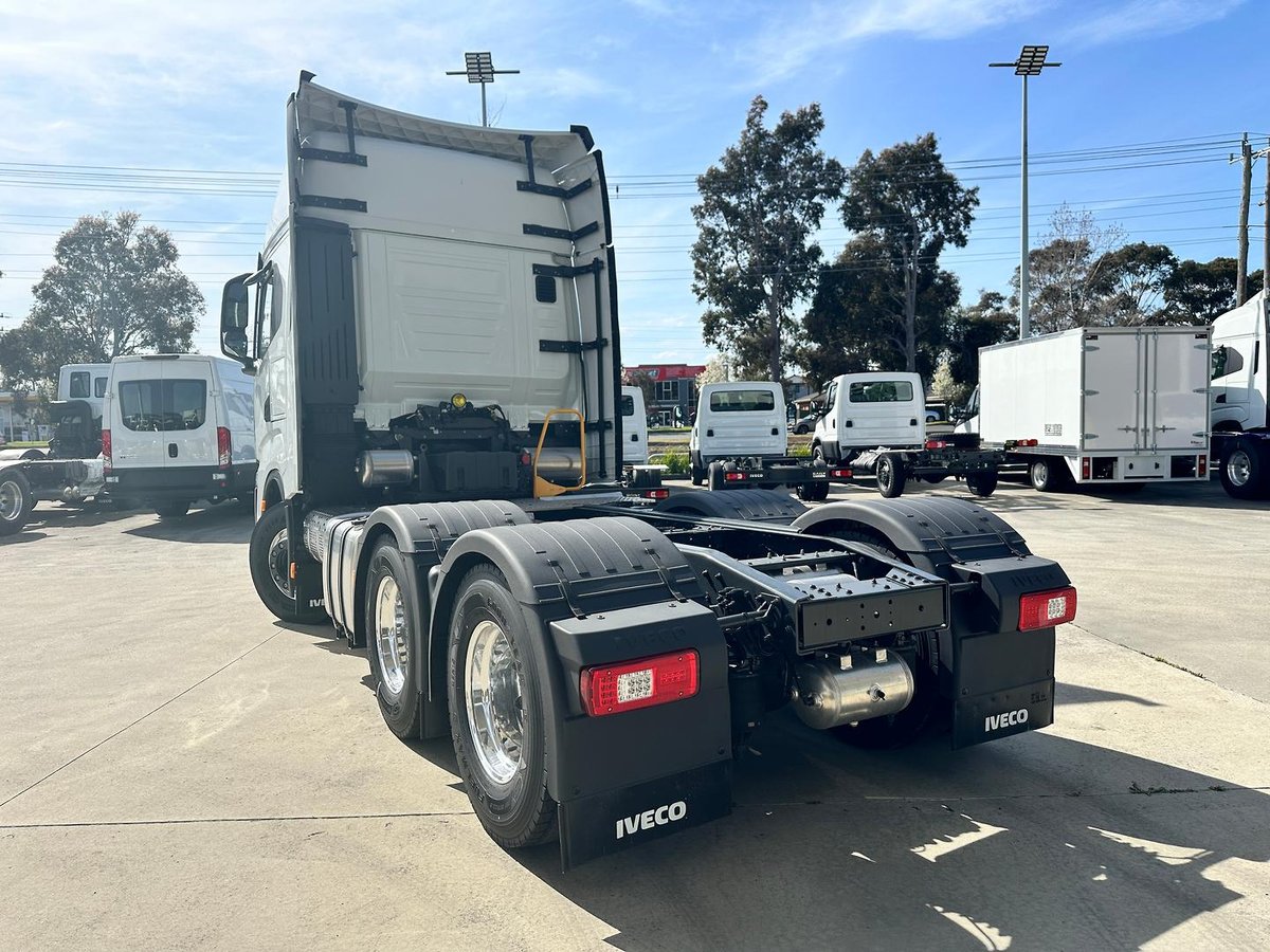 2024 Iveco S-Way AS700 image 10