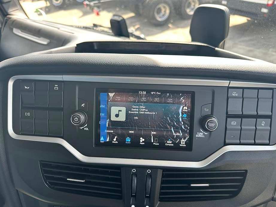 2025 Iveco S-Way AS700 image 16