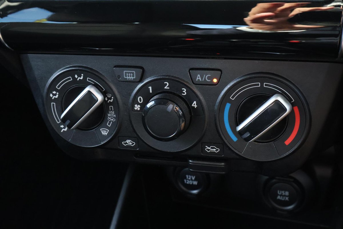 2017 Suzuki Swift GL Navigator AZ image 18