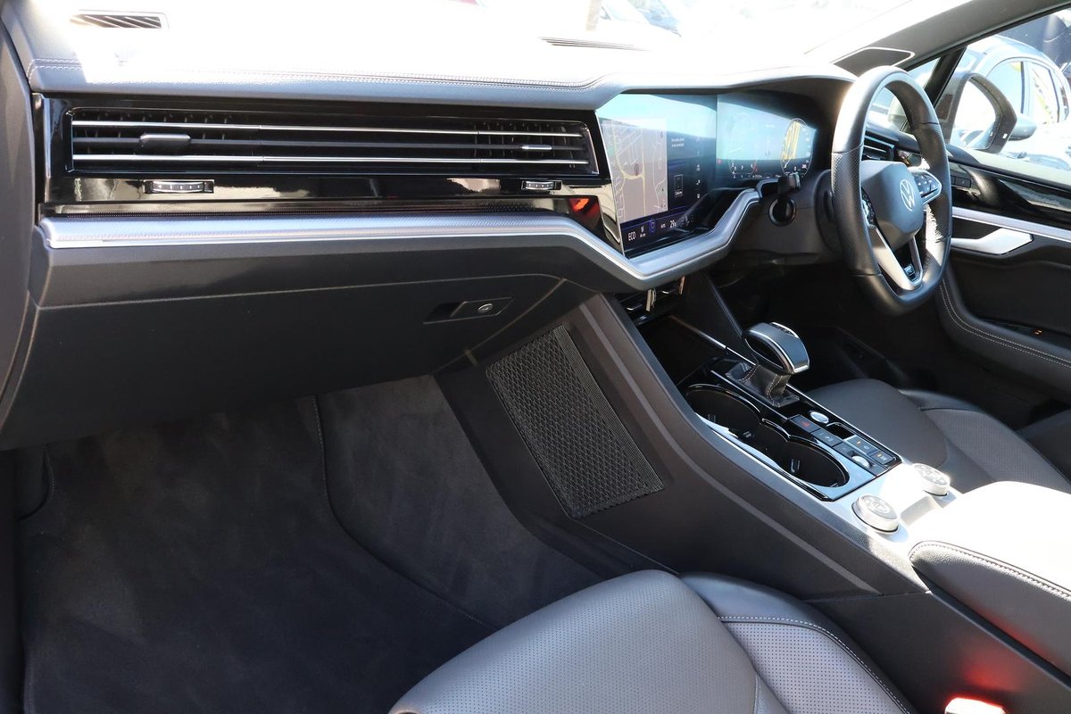 2022 Volkswagen Touareg 210TDI R-Line CR MY22 Four Wheel Drive image 31