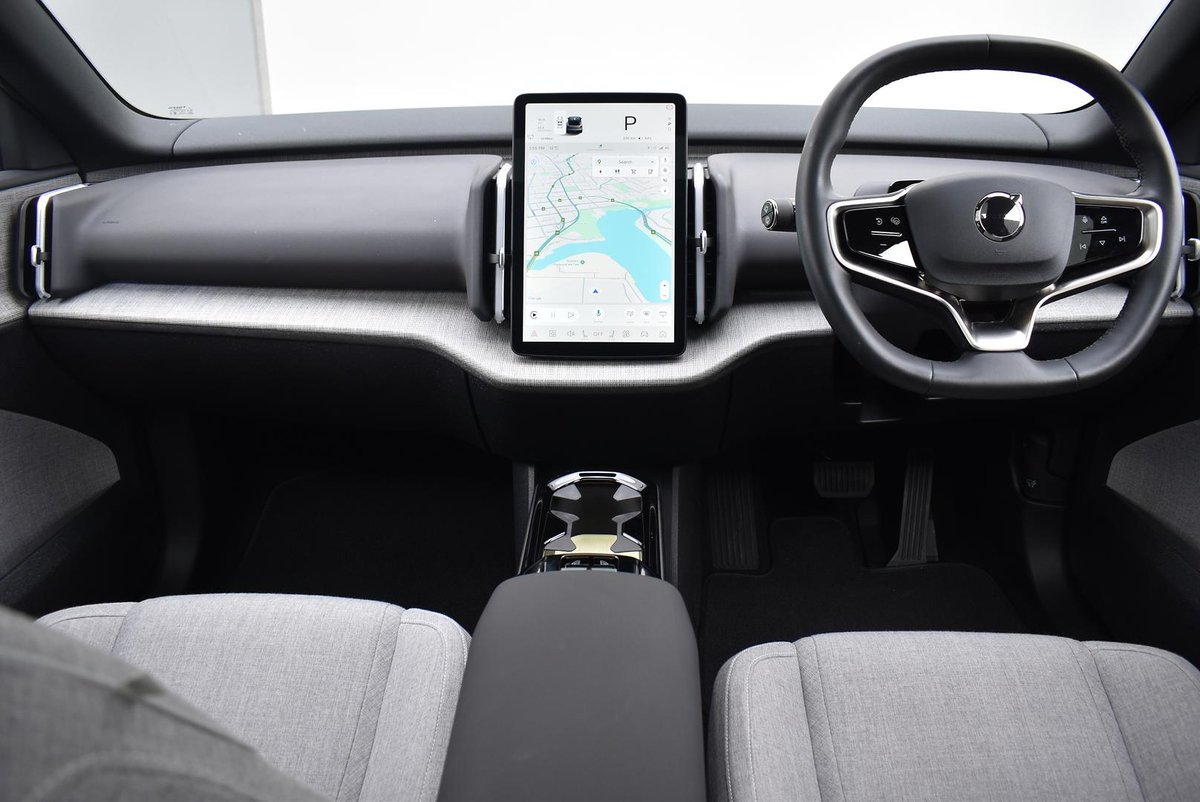 2023 Volvo EX30 Single Motor Extended Range Ultra MY24 image 7