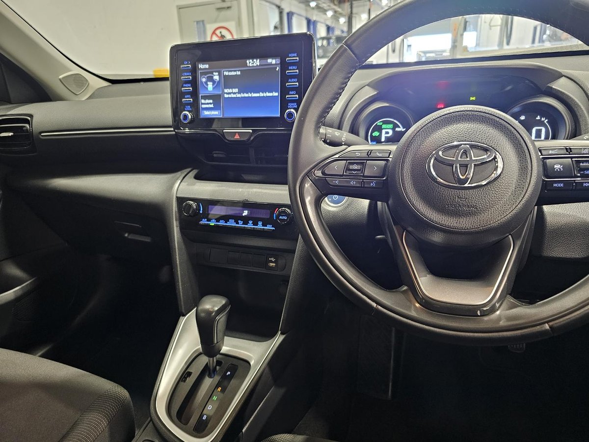 2021 Toyota Yaris Cross GX MXPJ15R AWD image 14