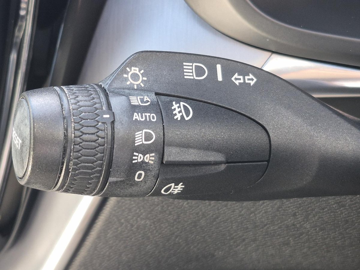 2020 Volvo XC60 D4 Momentum MY21 AWD image 21
