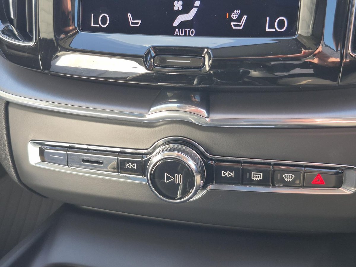 2020 Volvo XC60 D4 Momentum MY21 AWD image 15